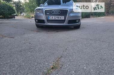 Седан Audi A8 2006 в Смілі