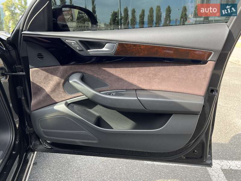 Седан Audi A8 2017 в Киеве