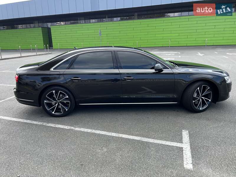 Седан Audi A8 2017 в 