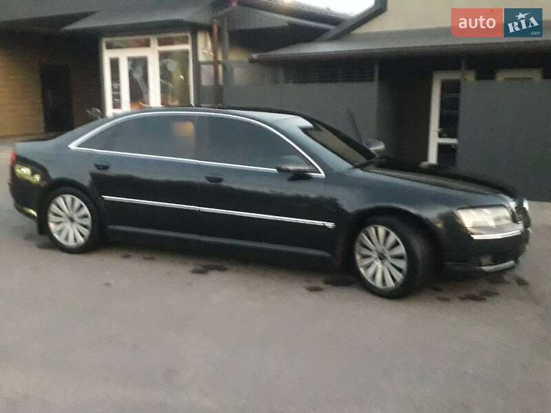 Седан Audi A8 2005 в Хмельнике
