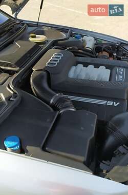 Седан Audi A8 1999 в 