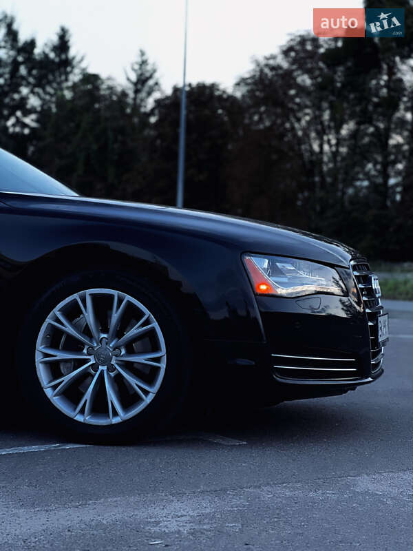 Седан Audi A8 2013 в Ровном