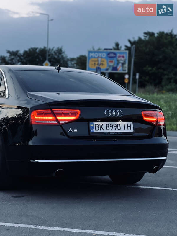 Седан Audi A8 2013 в Ровном