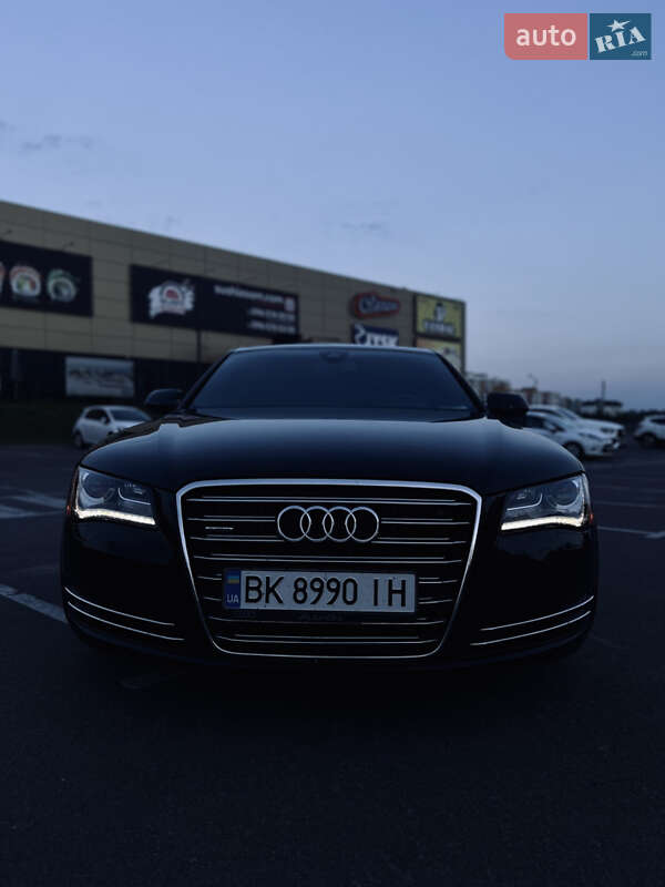 Седан Audi A8 2013 в Ровном