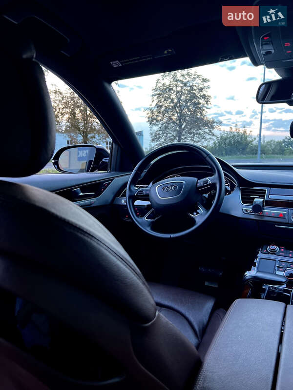 Седан Audi A8 2013 в Ровном