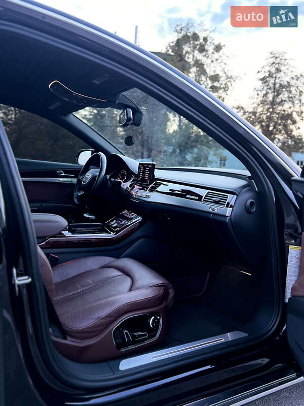 Седан Audi A8 2013 в Ровном