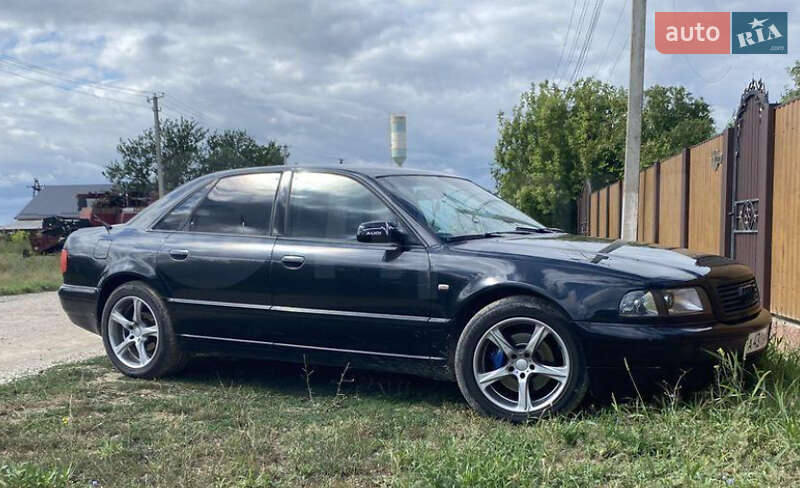 Седан Audi A8 2000 в 