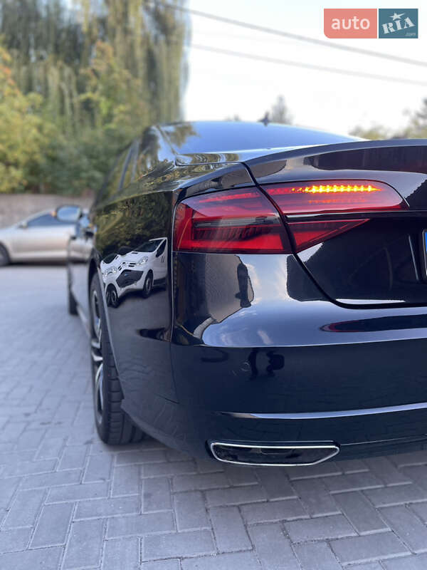Седан Audi A8 2016 в Черкасах