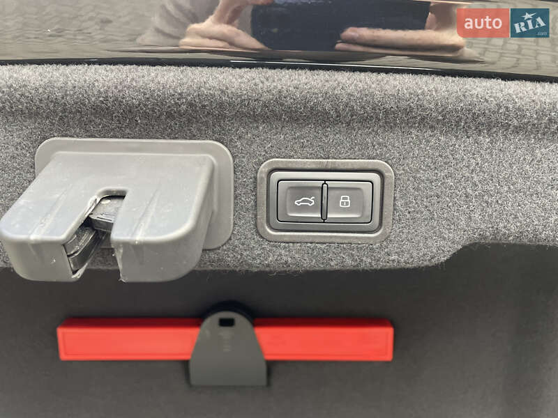 Седан Audi A8 2016 в Черкасах