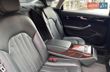 Седан Audi A8 2017 в 
