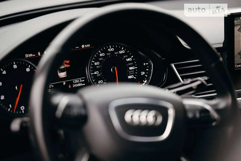 Седан Audi A8 2014 в Киеве
