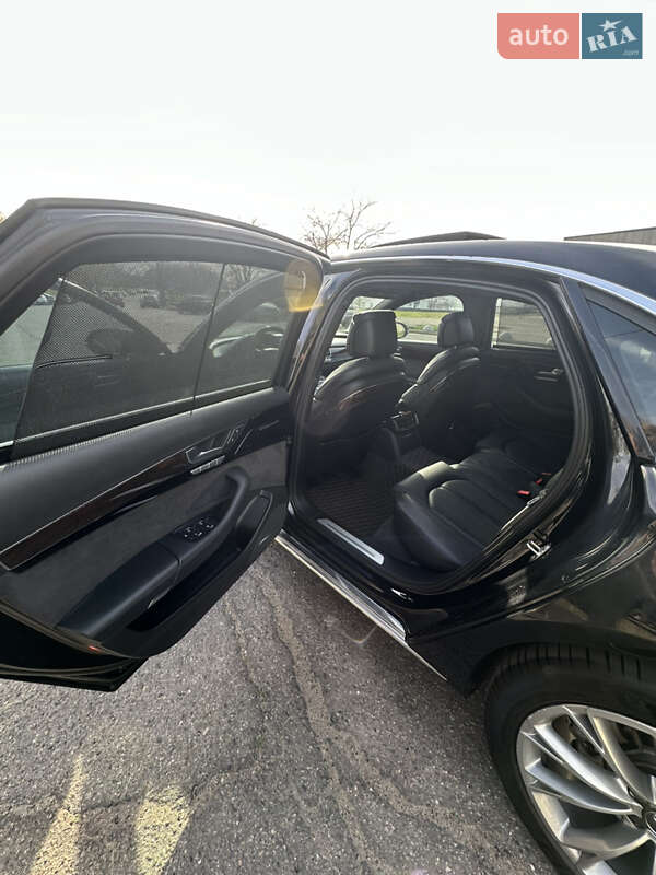 Седан Audi A8 2013 в Миколаєві