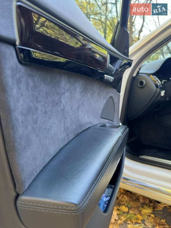 Седан Audi A8 2015 в Києві