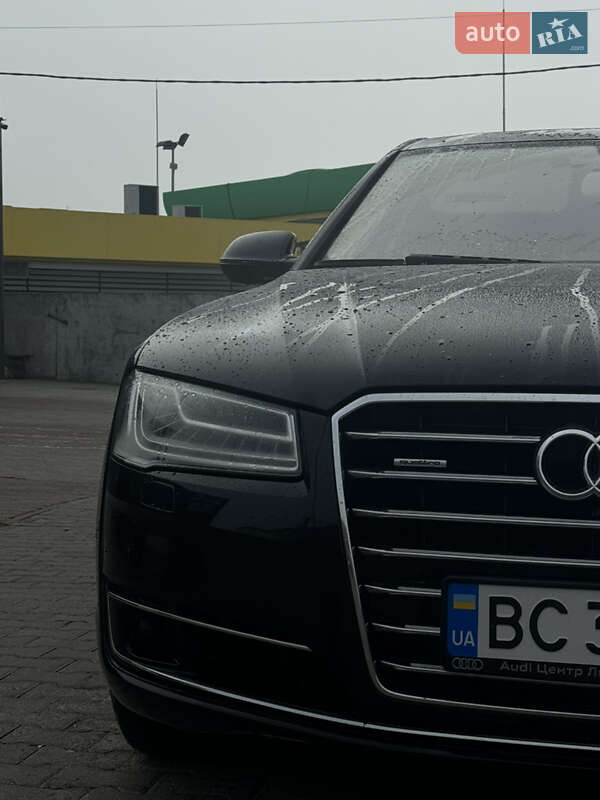 Седан Audi A8 2014 в Львове