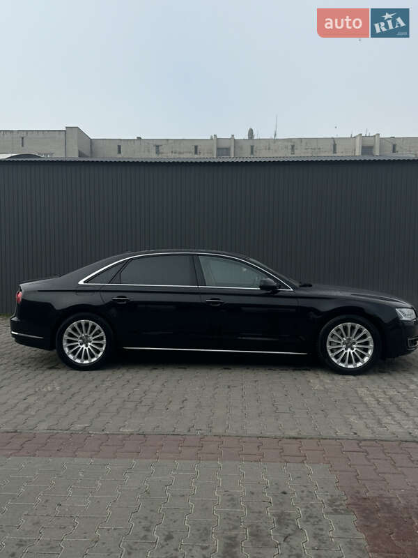 Седан Audi A8 2014 в Львове