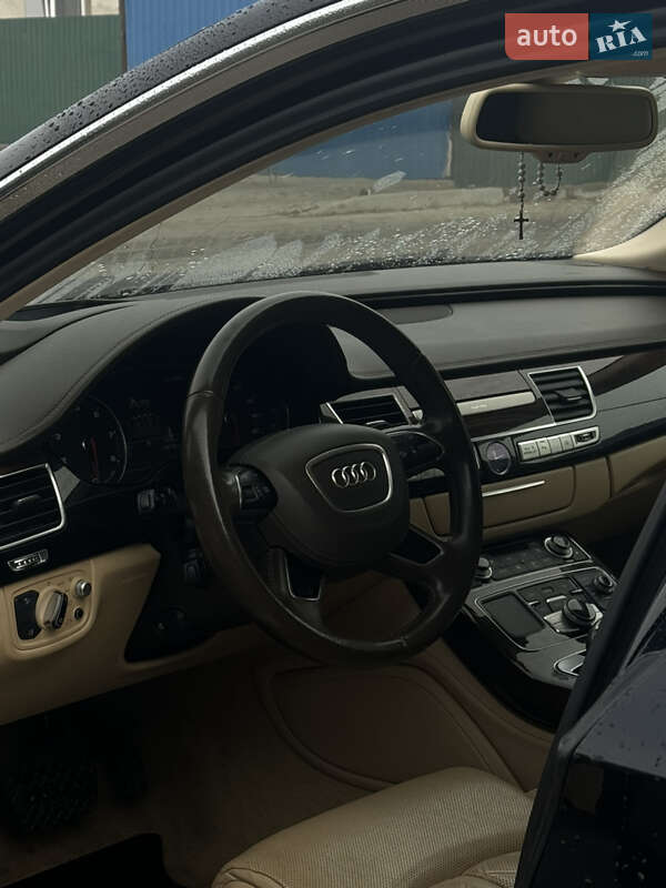 Седан Audi A8 2014 в Львове