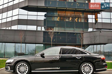 Седан Audi A8 2022 в 