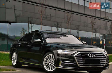 Седан Audi A8 2022 в Умані