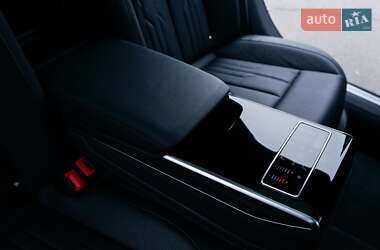 Седан Audi A8 2019 в 