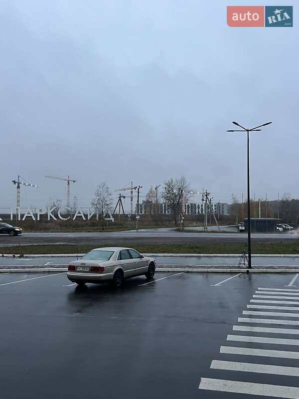 Седан Audi A8 1998 в Львове
