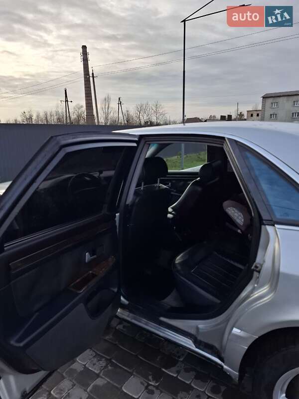 Седан Audi A8 1995 в Жовкве