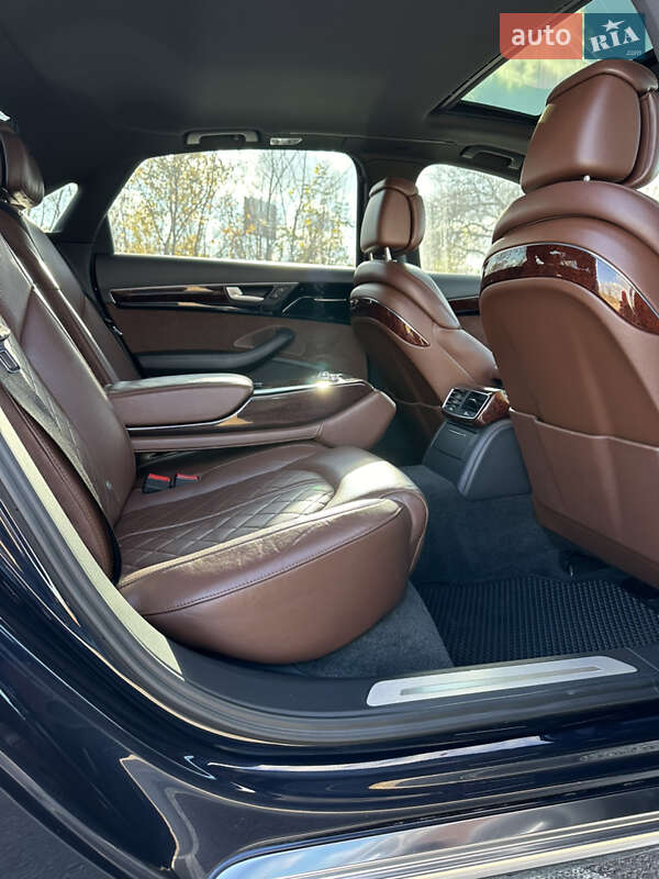 Седан Audi A8 2012 в Киеве