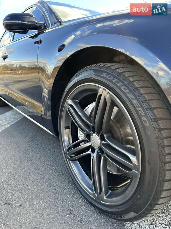 Седан Audi A8 2012 в Киеве