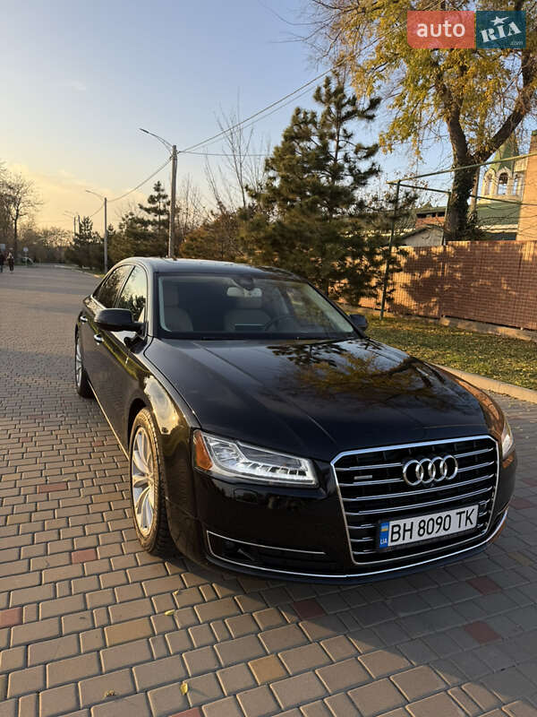 Седан Audi A8 2015 в Измаиле