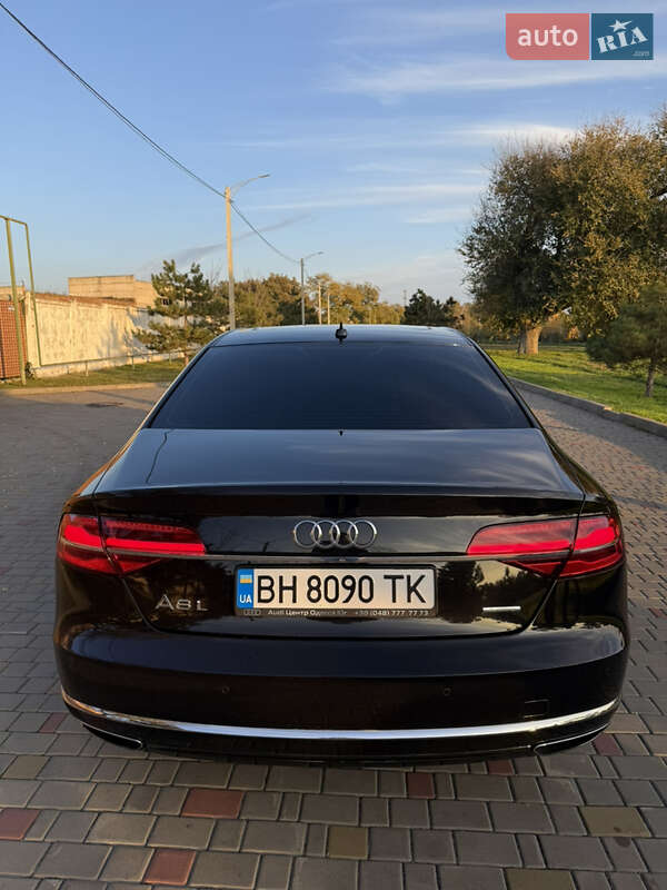 Седан Audi A8 2015 в Измаиле