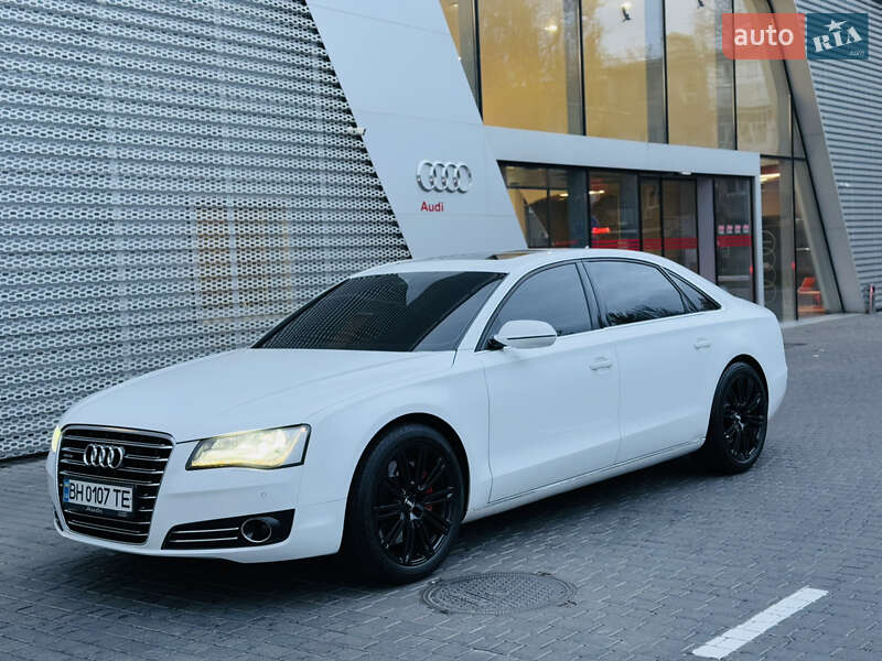 Седан Audi A8 2011 в Одесі