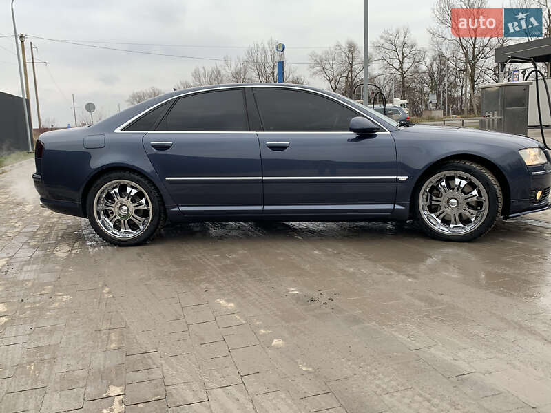 Седан Audi A8 2007 в Козові