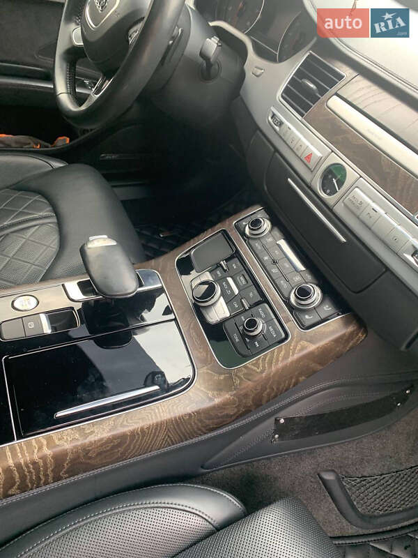 Седан Audi A8 2014 в Калуше