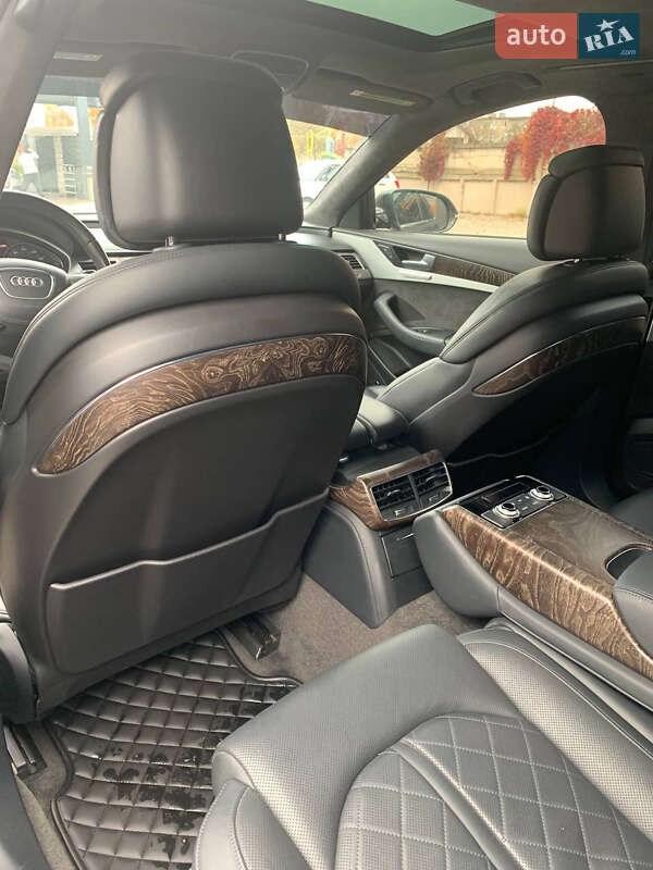 Седан Audi A8 2014 в Калуше
