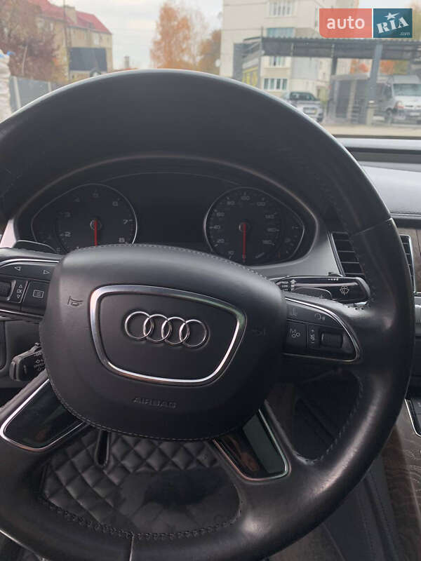 Седан Audi A8 2014 в Калуше