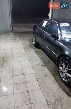 Седан Audi A8 1996 в Бурштыне