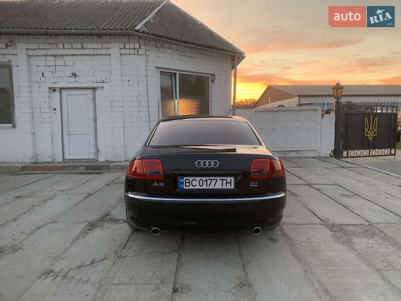 Седан Audi A8 2003 в Золочеве