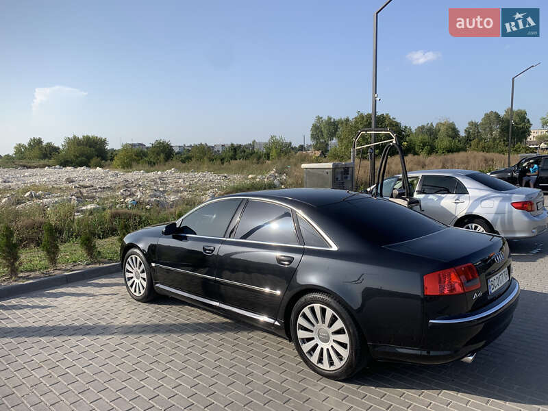 Седан Audi A8 2003 в Золочеве
