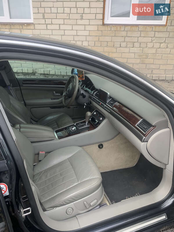 Седан Audi A8 2003 в Золочеве