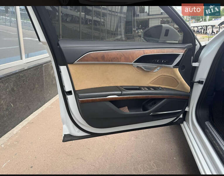Седан Audi A8 2018 в Киеве