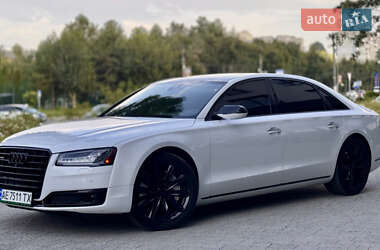 Седан Audi A8 2016 в Львові