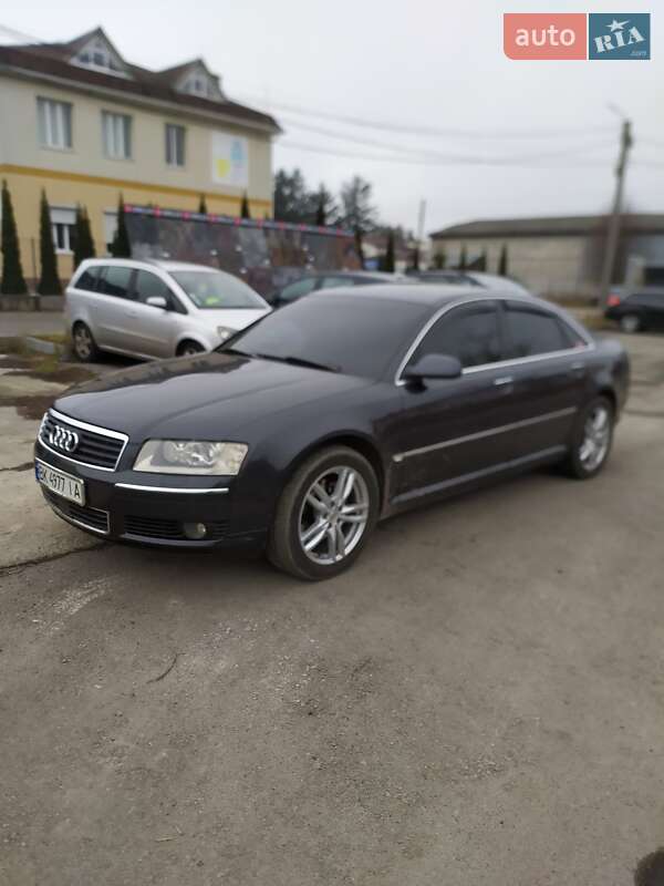 Седан Audi A8 2004 в 