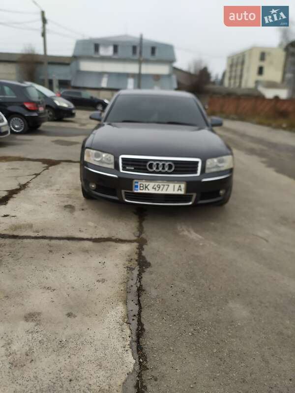 Седан Audi A8 2004 в Ровно