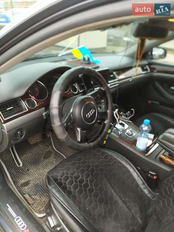 Седан Audi A8 2004 в Ровно