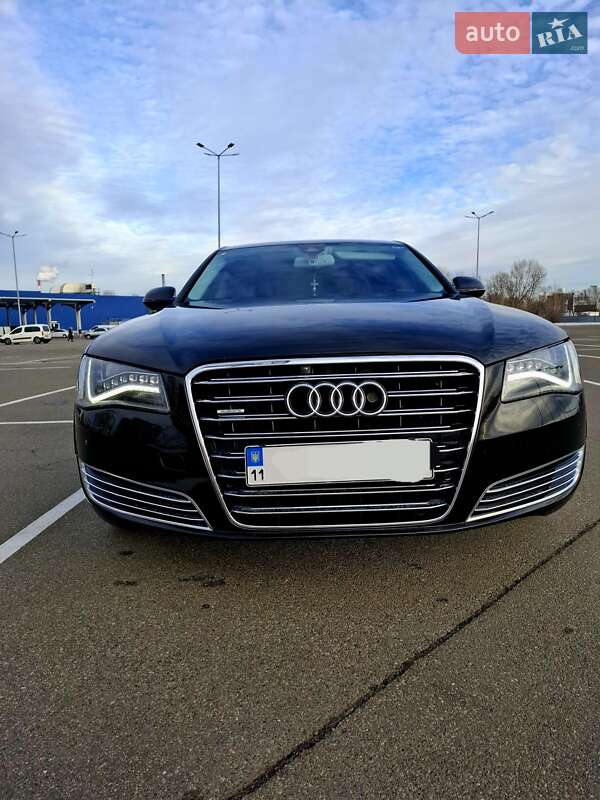 Седан Audi A8 2011 в 