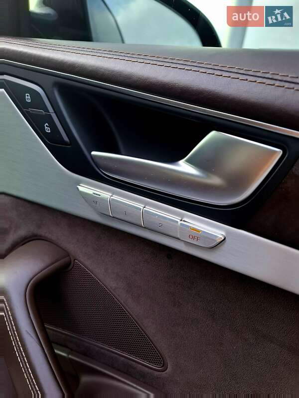 Седан Audi A8 2011 в Києві