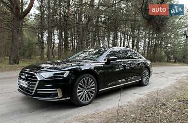 Седан Audi A8 2019 в Хотові