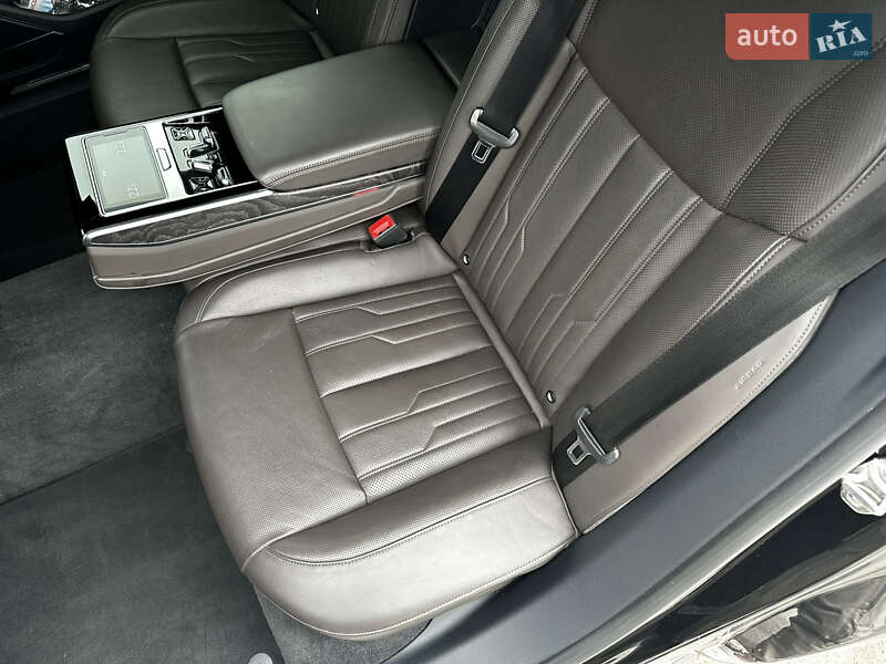 Седан Audi A8 2021 в Киеве