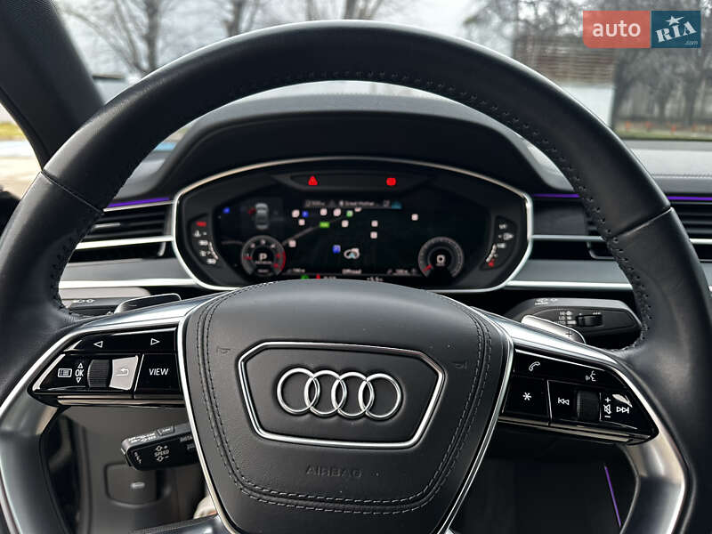 Седан Audi A8 2021 в Киеве