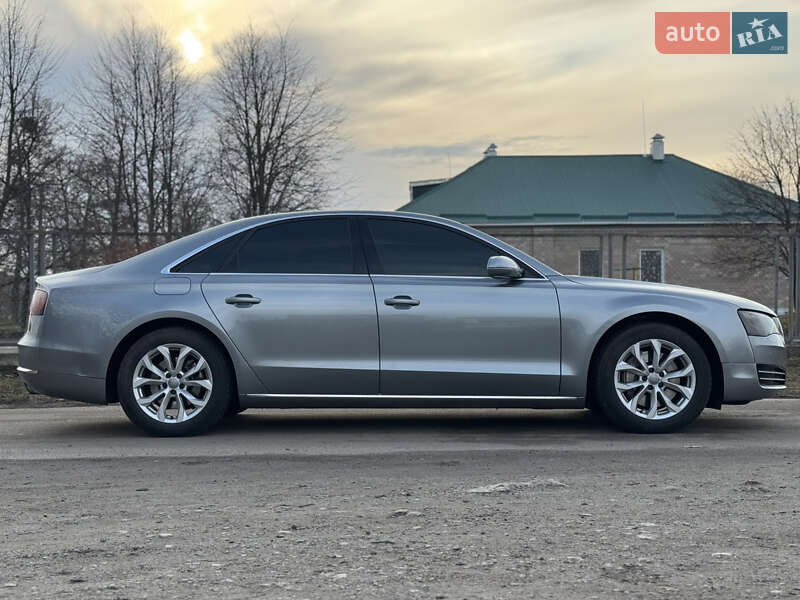 Седан Audi A8 2012 в Полтаві