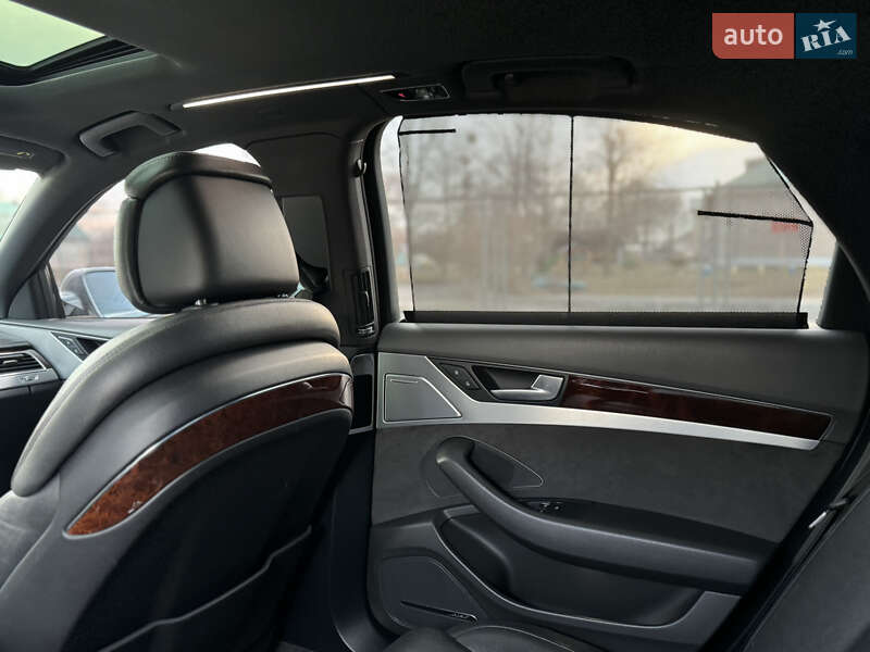 Седан Audi A8 2012 в Полтаві